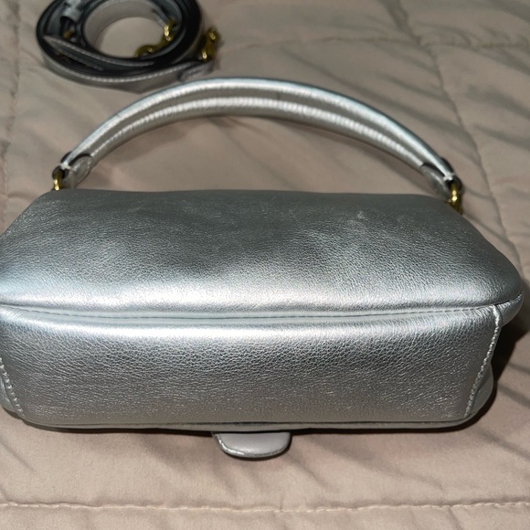 Coach Silver Shoulder Bag with Metallic Finish - Picture 3 of 6